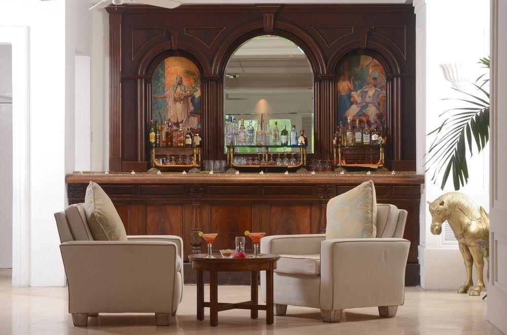 Las Hadas By Brisas Manzanillo Eksteriør bilde The bar at the Four Seasons Hotel, Miami