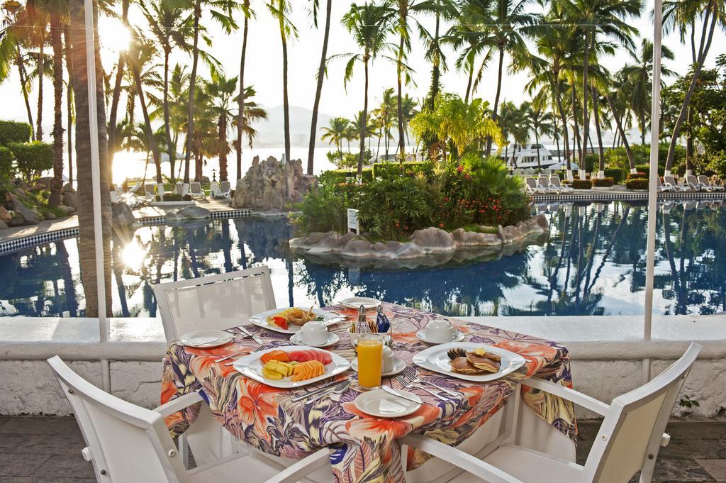 Las Hadas By Brisas Manzanillo Eksteriør bilde Breakfast at a resort