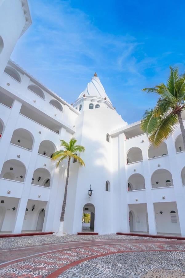 Las Hadas By Brisas Manzanillo Eksteriør bilde The hotel's central courtyard